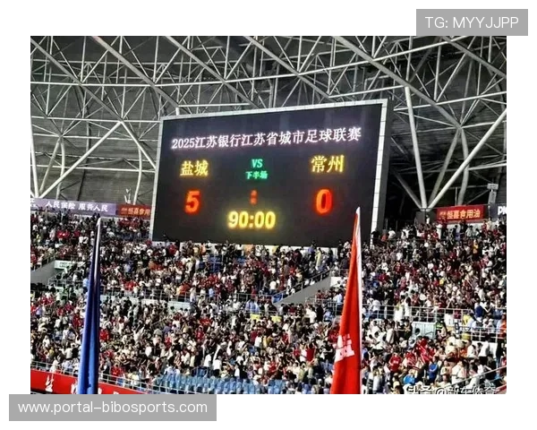 首批球迷入场惊叹全景屏幕与草皮质量 首批球迷入场惊叹全景屏幕与草皮质量